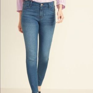 Old Navy Mid-Rise Super Skinny Jeans Size 4L NWT